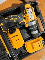 Set de Taladro Inalámbrico 21V con 2 Baterías – 26 Piezas (Amarillo)